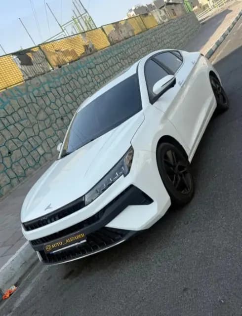 کی ام سی J7