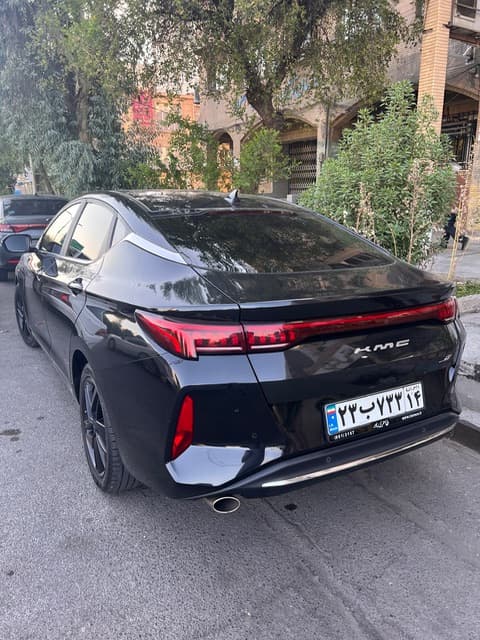 کی ام سی J7